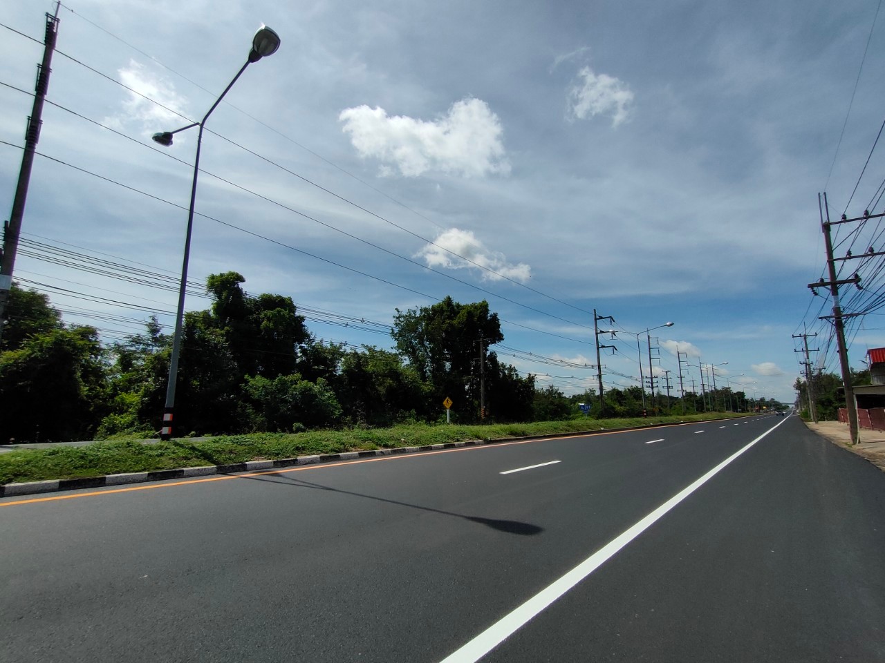 งานปรับปรุงผิวทางแอสฟัลต์คอนกรีตเดิม นำกลับมาใช้ใหม่ ทางหลวงหมายเลข 212 ตอน อำนาจเจริญ - ลืออำนาจ ตอน 1 ระหว่าง กม.514+850 - กม.515+956  ปริมาณงาน 22,841 ตร.ม.